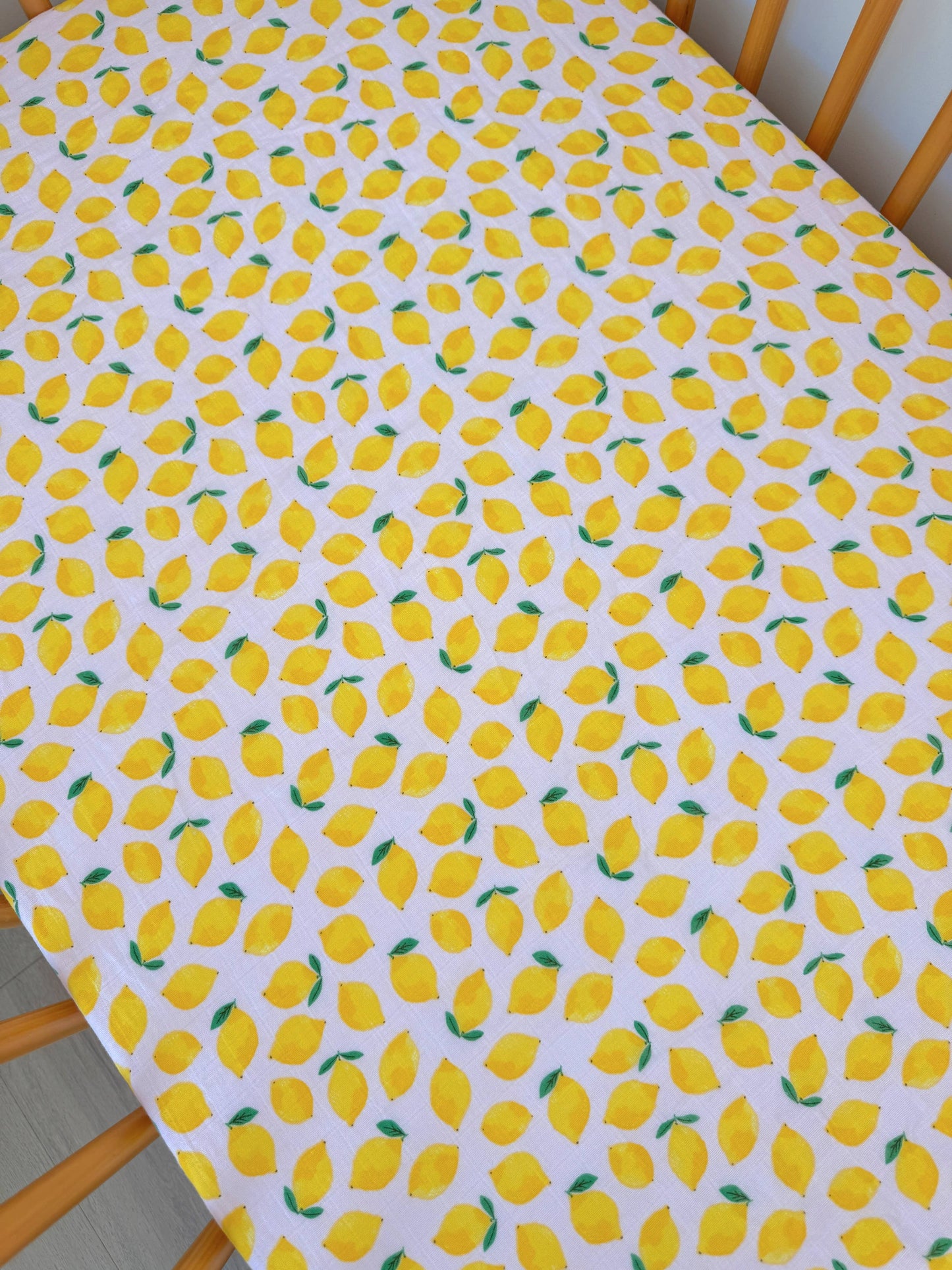 Muslin Crib Sheet / Lemon Sorbet
