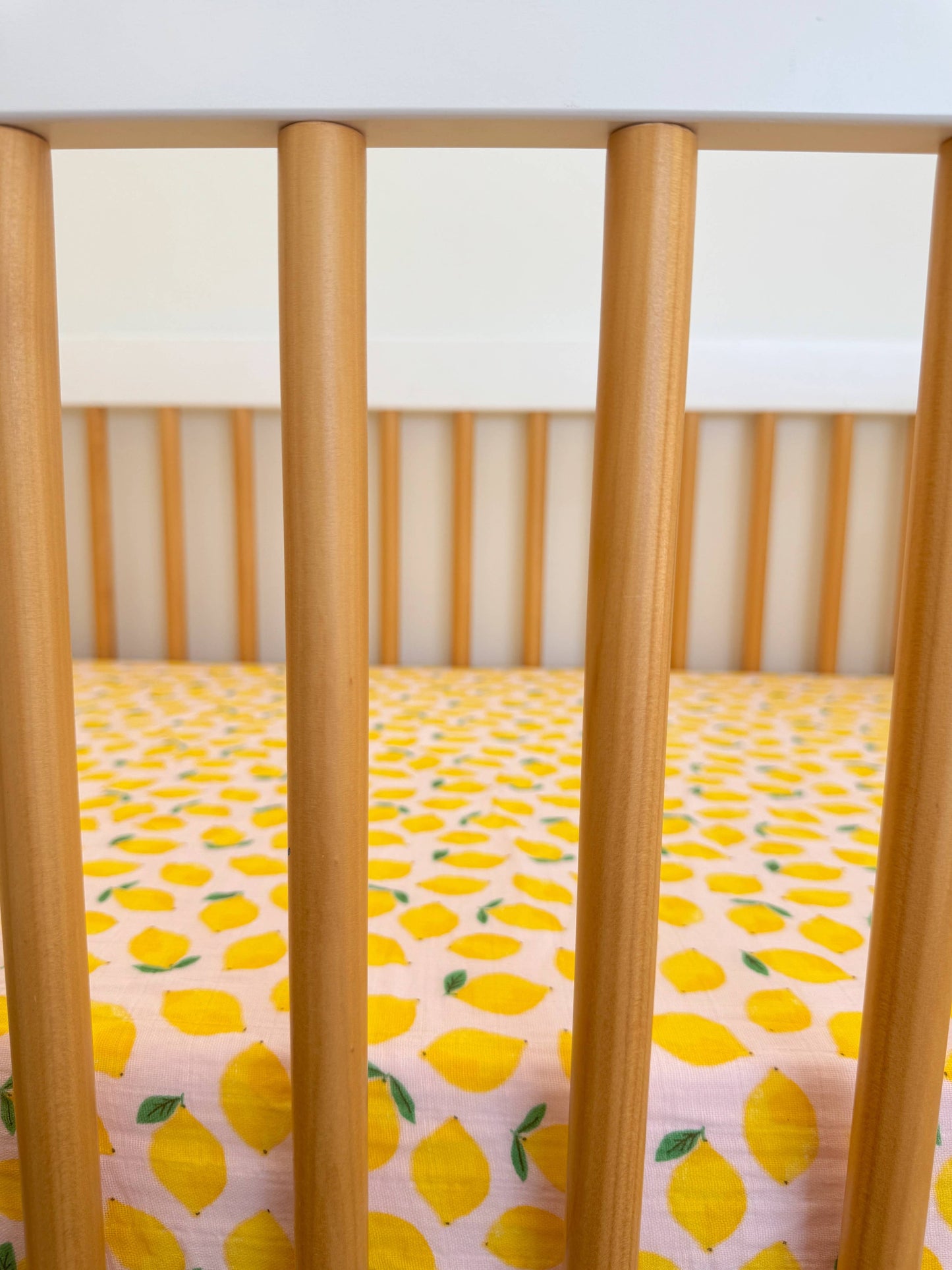 Muslin Crib Sheet / Lemon Sorbet