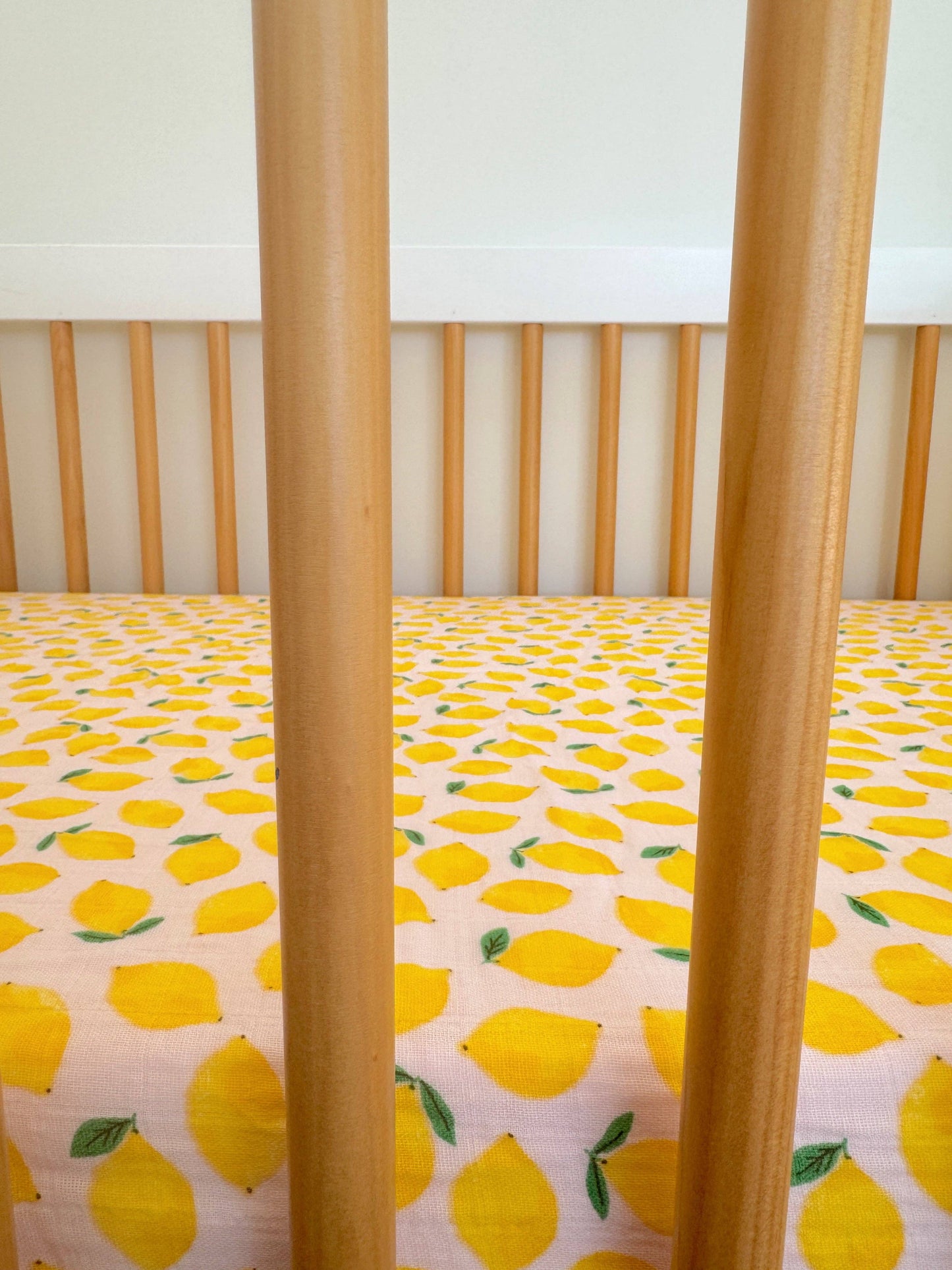 Muslin Crib Sheet / Lemon Sorbet